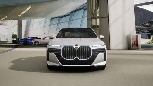 2026 BMW 750e i xDrive