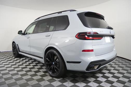 Brooklyn Grey Metallic 2027 BMW X7 xDrive40i
