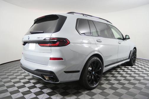 Brooklyn Grey Metallic 2027 BMW X7 xDrive40i