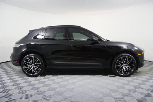2022 Porsche Macan Base