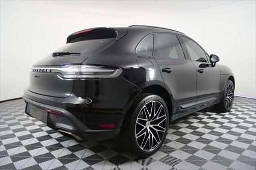 2022 Porsche Macan Base