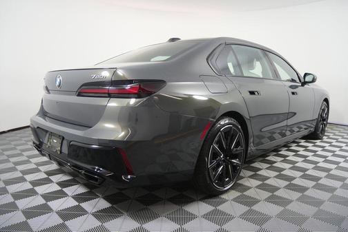 2023 BMW 760 i xDrive