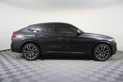 2025 BMW X4 xDrive30i