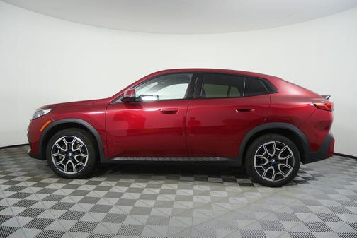 Vegas Red Metallic 2025 BMW X2 xDrive28i