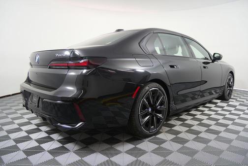 2026 BMW 750e i xDrive