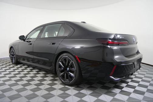 2026 BMW 750e i xDrive