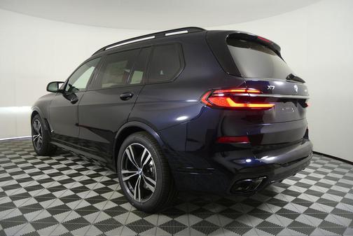 Carbon Black Metallic 2026 BMW X7 M60i