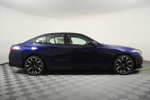Tanzanite Blue II Metallic 2026 BMW 530 530i