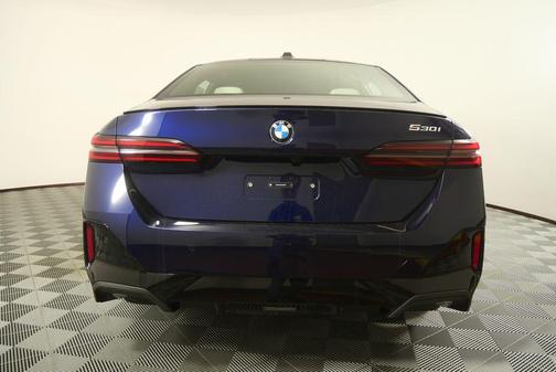 Tanzanite Blue II Metallic 2026 BMW 530 530i