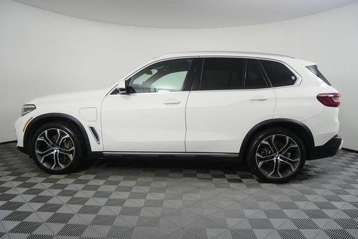 Alpine White 2021 BMW X5 PHEV xDrive45e