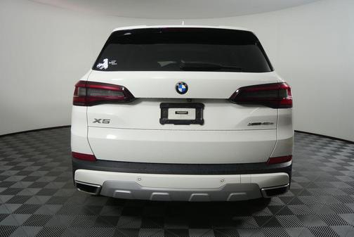 Alpine White 2021 BMW X5 PHEV xDrive45e
