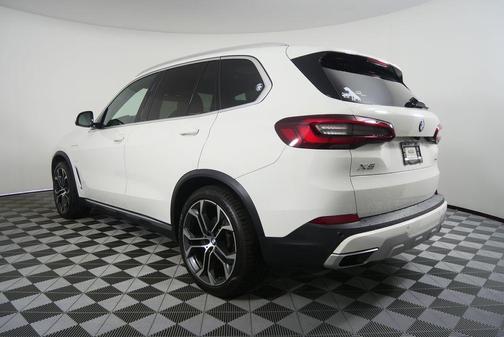 Alpine White 2021 BMW X5 PHEV xDrive45e