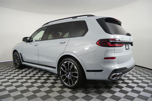 2025 BMW X7 M60i