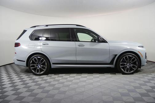 2025 BMW X7 M60i