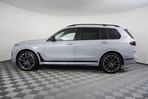 2025 BMW X7 M60i