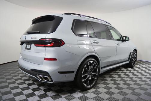 2025 BMW X7 M60i