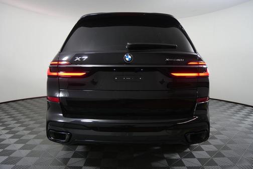 Black Sapphire Metallic 2027 BMW X7 xDrive40i