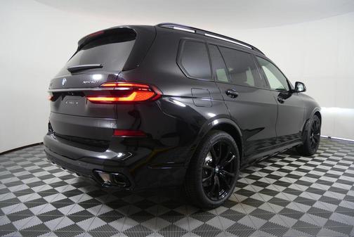 Black Sapphire Metallic 2027 BMW X7 xDrive40i