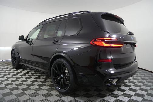 Black Sapphire Metallic 2027 BMW X7 xDrive40i