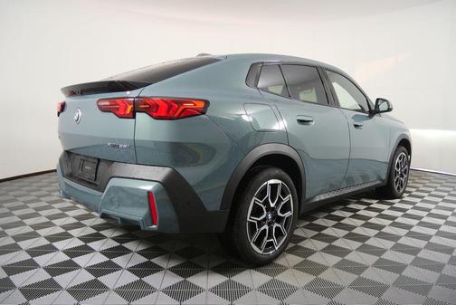 Cape York Green Metallic 2025 BMW X2 xDrive28i