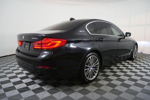 Black Sapphire Metallic 2019 BMW 530e xDrive iPerformance