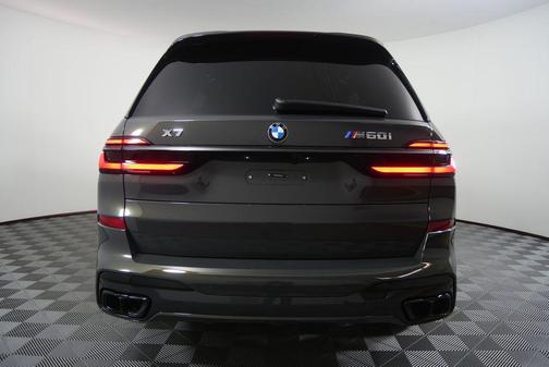 Dravit Grey Metallic 2027 BMW X7 M60i