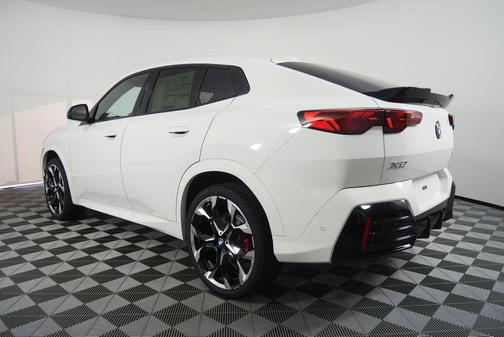Alpine White 2026 BMW X2 xDrive28i