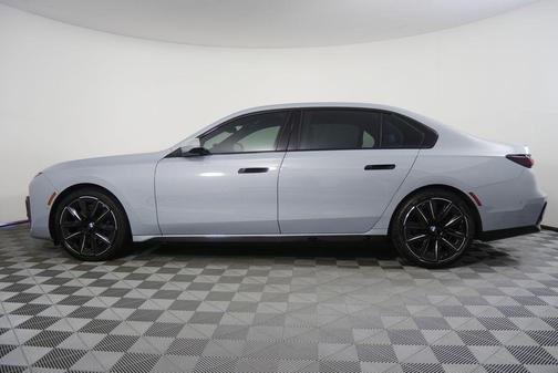 Brooklyn Grey Metallic 2023 BMW 740 i