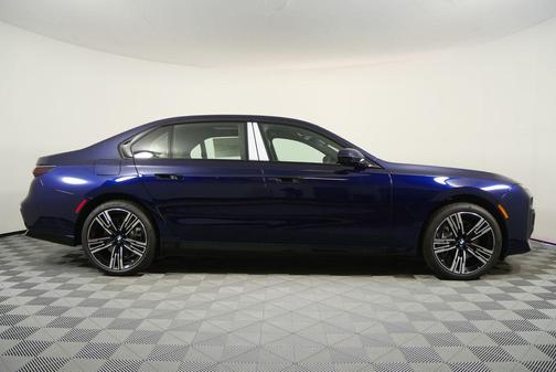 2026 BMW 750e i xDrive