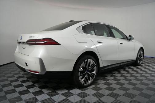 2025 BMW i5 eDrive40