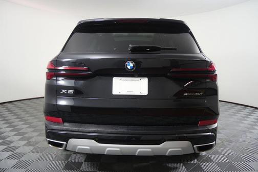 Black Sapphire Metallic 2025 BMW X5 xDrive40i
