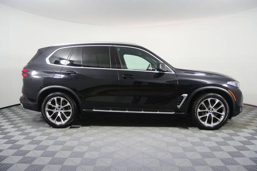 Black Sapphire Metallic 2025 BMW X5 xDrive40i