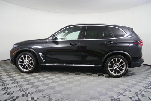 Black Sapphire Metallic 2025 BMW X5 xDrive40i