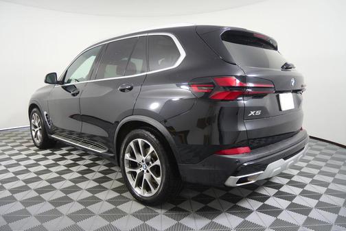 Black Sapphire Metallic 2025 BMW X5 xDrive40i