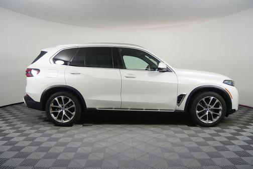 Black 2024 BMW X5 sDrive40i