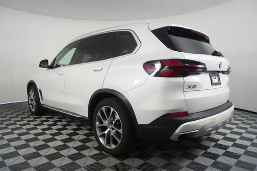 Black 2024 BMW X5 sDrive40i