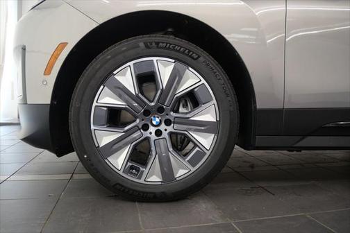 2025 BMW iX xDrive50