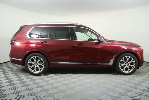 Aventurin Red Metallic 2026 BMW X7 xDrive40i