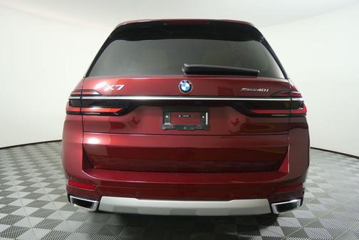 Aventurin Red Metallic 2026 BMW X7 xDrive40i
