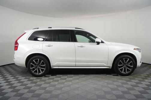 2019 Volvo XC90 T6 Momentum
