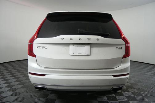 2019 Volvo XC90 T6 Momentum