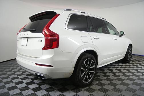 2019 Volvo XC90 T6 Momentum
