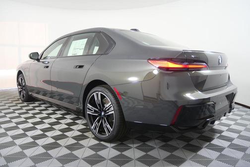 Dravit Grey Metallic 2026 BMW 750e i xDrive