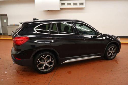 Photo 4 of 63 of 2019 BMW X1 sDrive28i