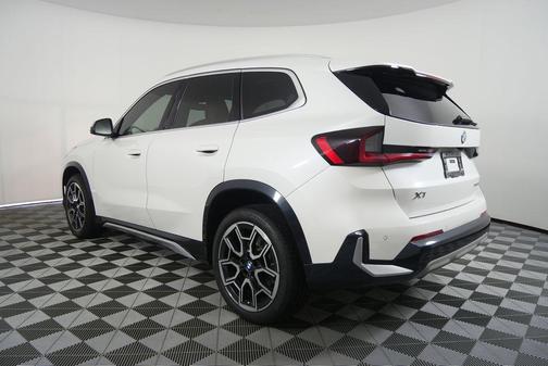 Mineral White Metallic 2024 BMW X1 xDrive28i
