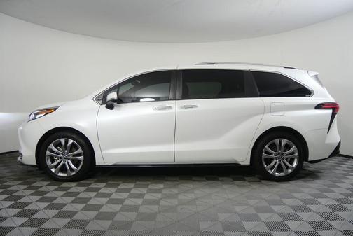 2022 Toyota Sienna Platinum