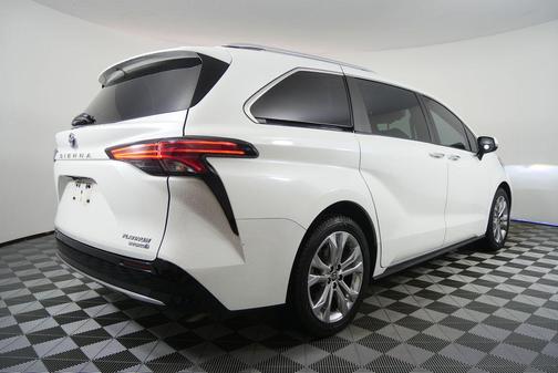 2022 Toyota Sienna Platinum