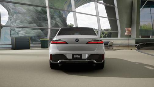 2025 BMW 750e i xDrive