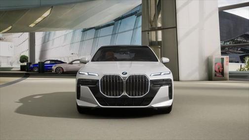 2025 BMW 750e i xDrive