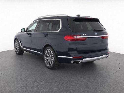 Black Sapphire Metallic 2022 BMW X7 xDrive40i